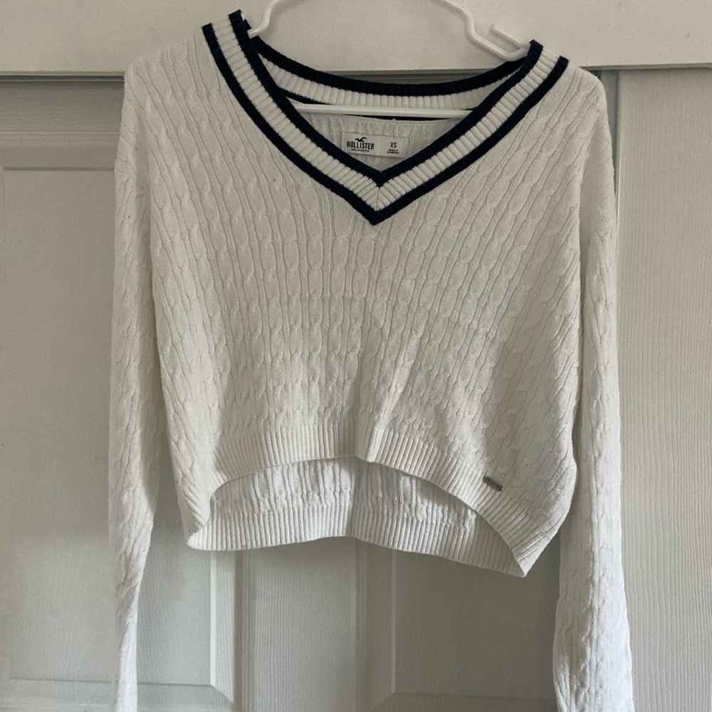 V neck cropped sweater